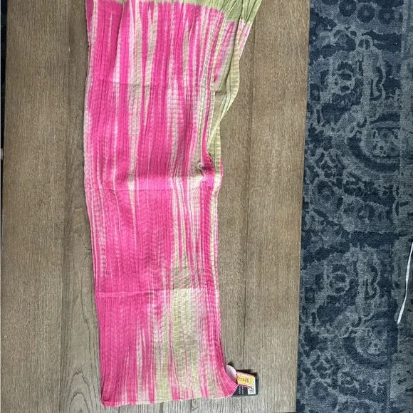 Scarf NWT pink and green crushed - Picture 3 of 5